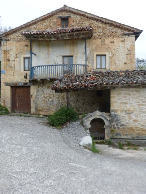 casa en venta en merindad de sotoscueva